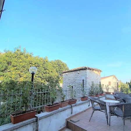 גוביו Hotel San Francesco E Il Lupo מראה חיצוני תמונה