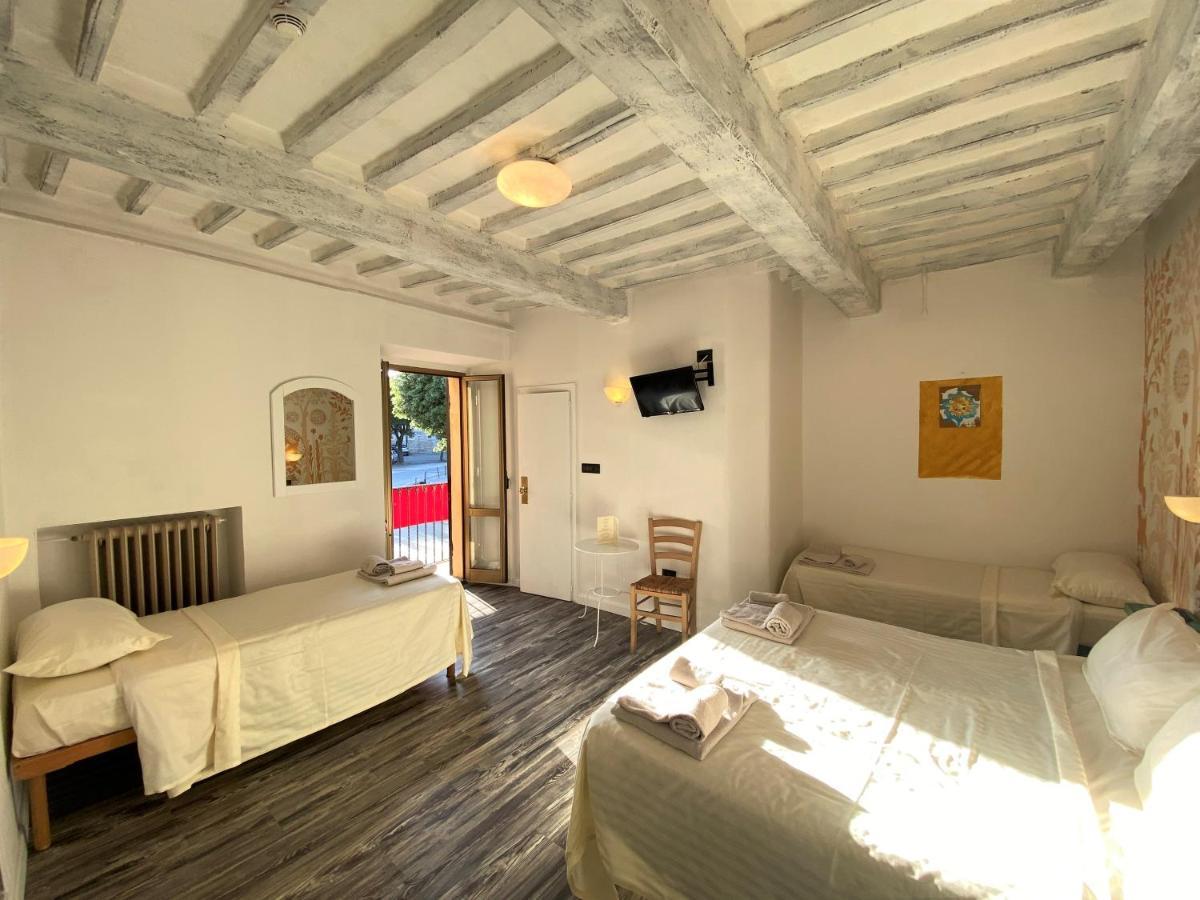 גוביו Hotel San Francesco E Il Lupo מראה חיצוני תמונה