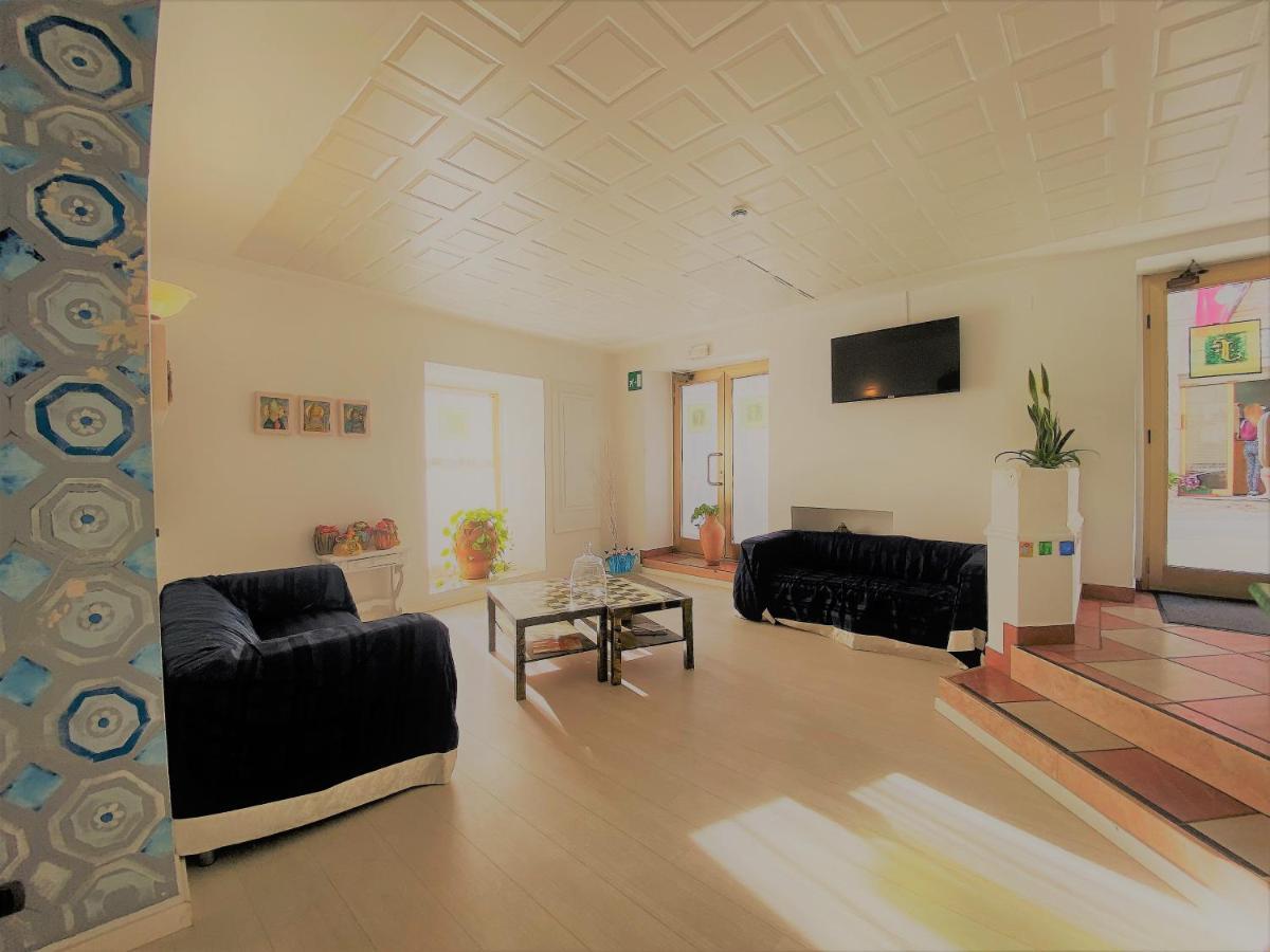 גוביו Hotel San Francesco E Il Lupo מראה חיצוני תמונה