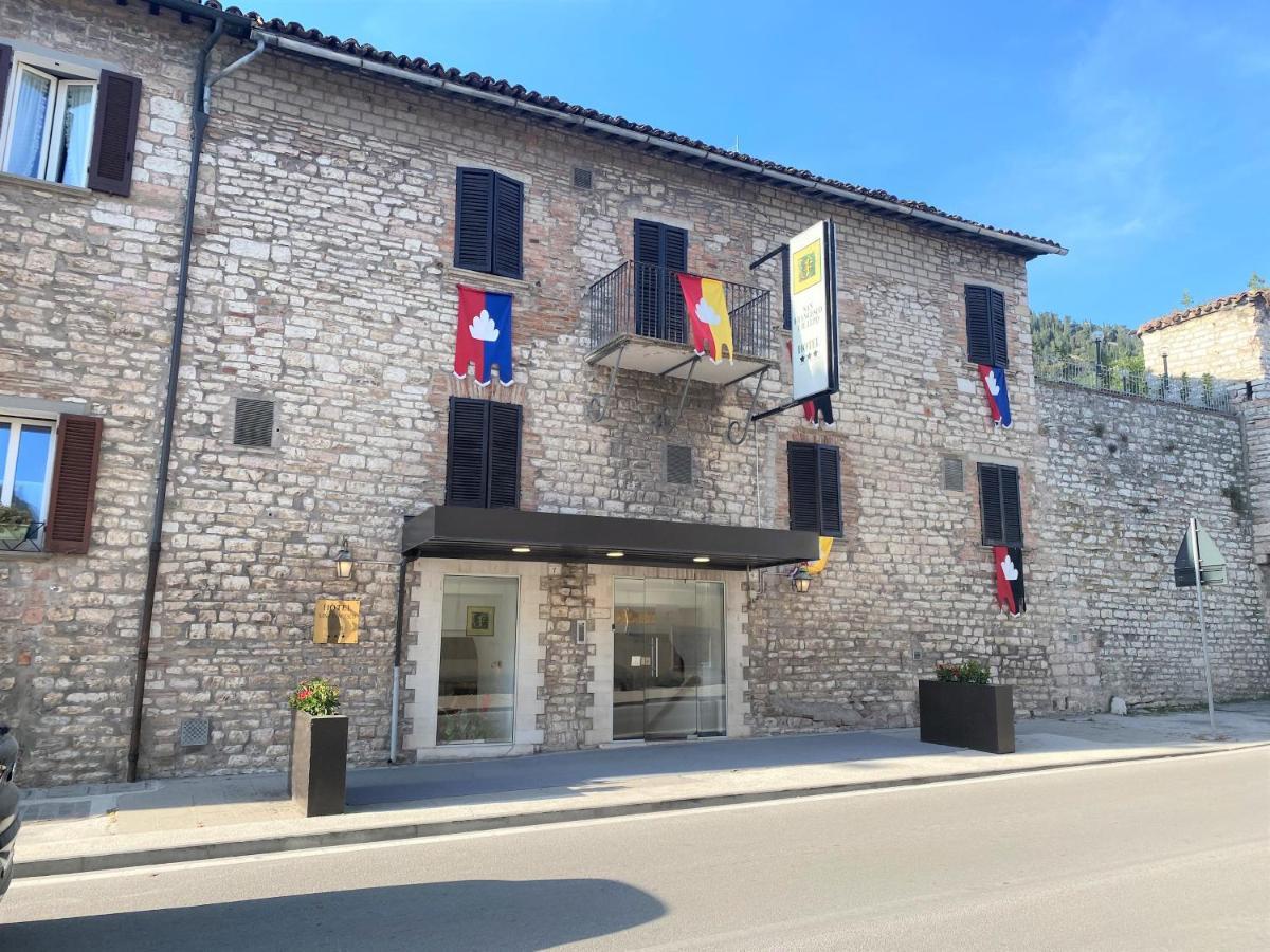 גוביו Hotel San Francesco E Il Lupo מראה חיצוני תמונה