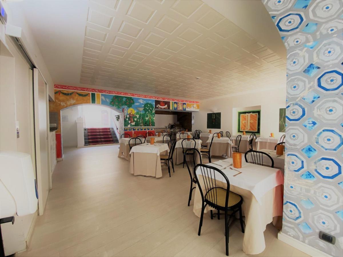 גוביו Hotel San Francesco E Il Lupo מראה חיצוני תמונה